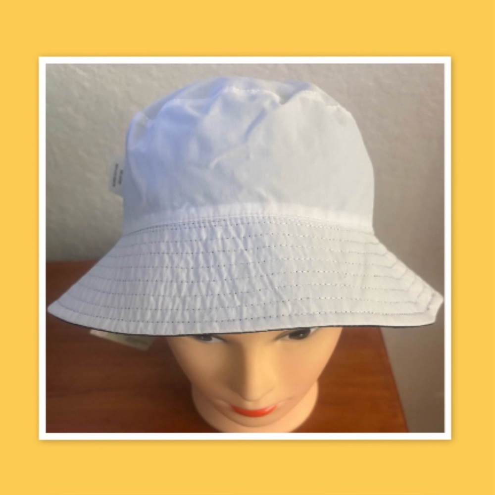 Adult Reversible Bucket Hat -White/Black